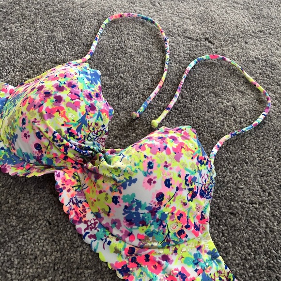Victoria’s Secret Swim bikini top. Size 32 C. - Picture 2 of 4